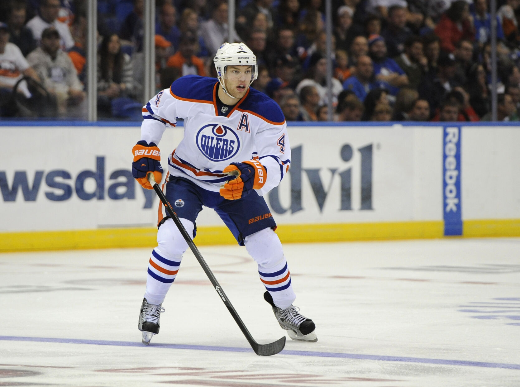 2013: Oilers' Taylor Hall scores 2 goals 8 seconds apart, breaks Wayne Gretzky's record